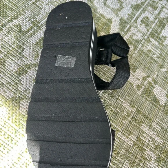 Guess black multi fabric size 8 NWOT - Picture 5 of 6